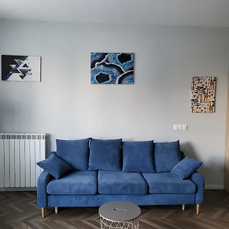 New Luxury Next To Subway With Garage Apartmán